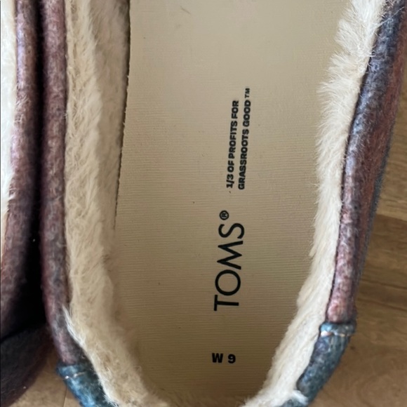 Toms Multicolor Slip-On Shoes - Picture 4 of 6